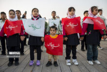 تصویر تجمع کودکان در جزیره قشم جهت پاسداشت روز ملی خلیج فارس!